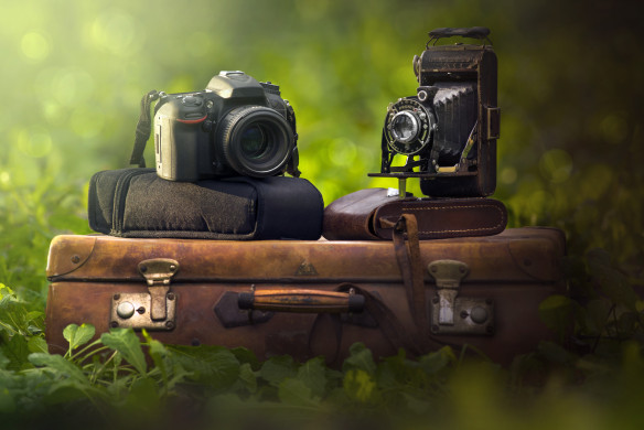 Fotocamera e valigia vintage e reflex