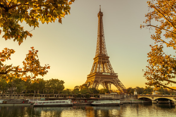 Sunshine at Eiffel tower