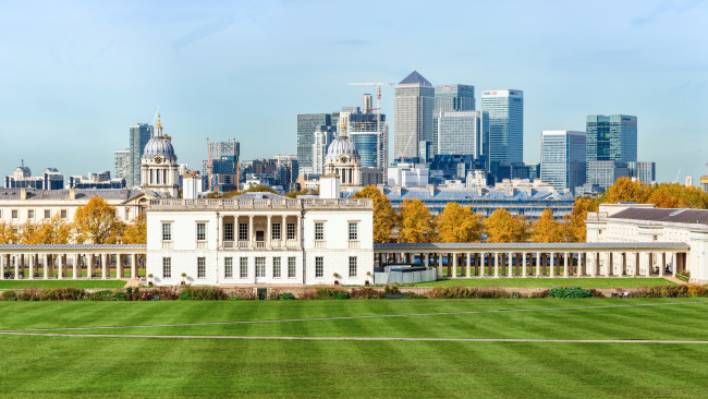 Greenwich park and Canary Wharf in London