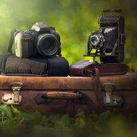 Fotocamera e valigia vintage e reflex