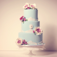 Blue wedding cake with roses