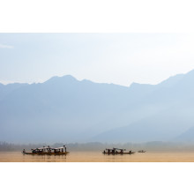 Peacefully Dal lake