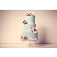 Blue wedding cake with roses