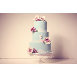 Blue wedding cake with roses